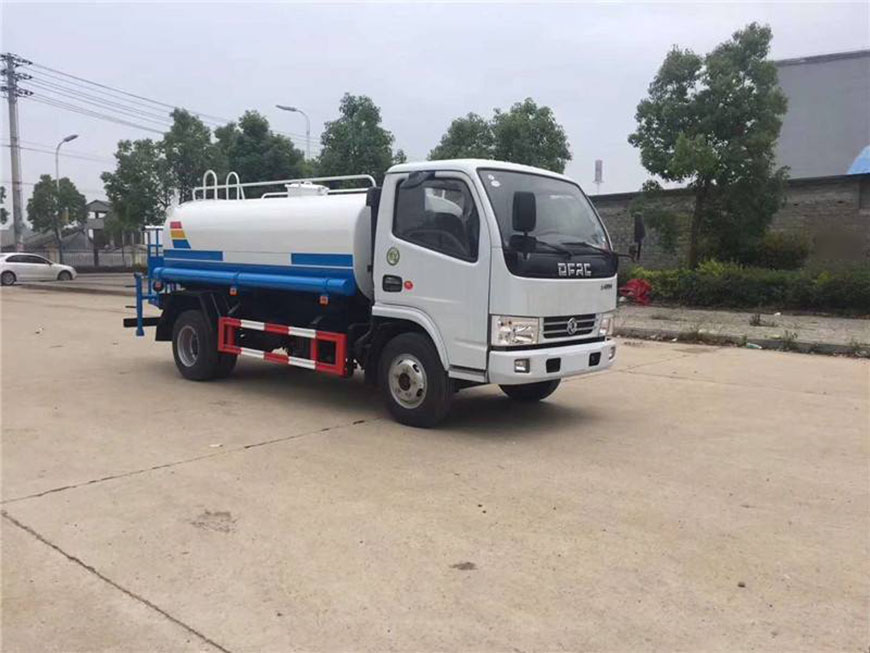 東風(fēng)多利卡灑水車(chē)
